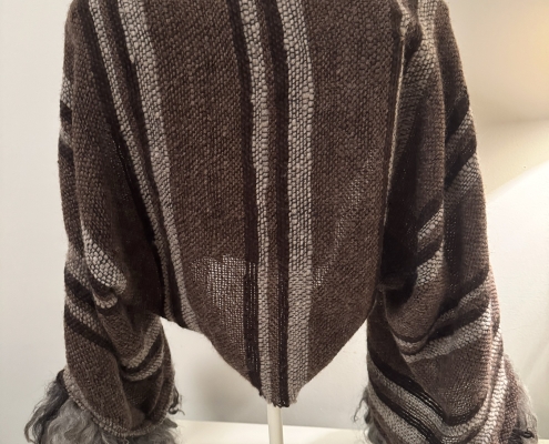 icelandic shrug back